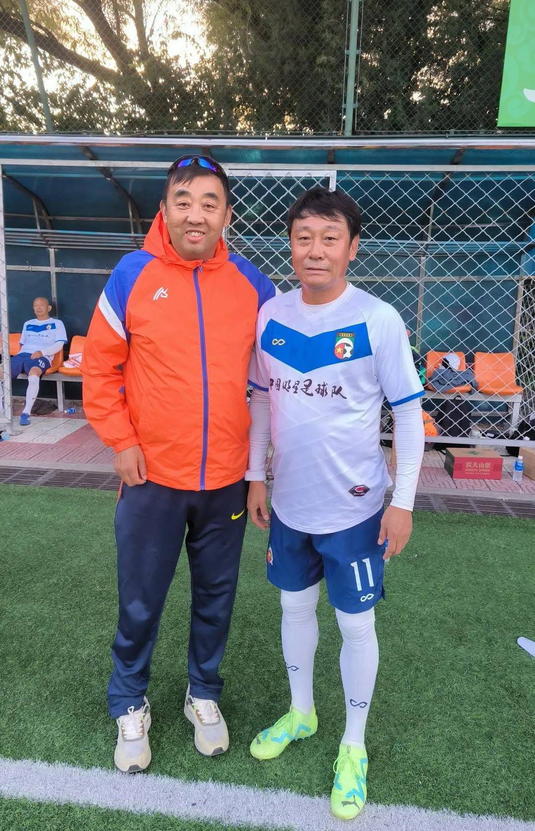 他的外祖父尤特·冈恰洛夫斯基是杰出的后印象派画家，而印象派一后印象派正是古典与现代绘画艺术的中间桥梁。